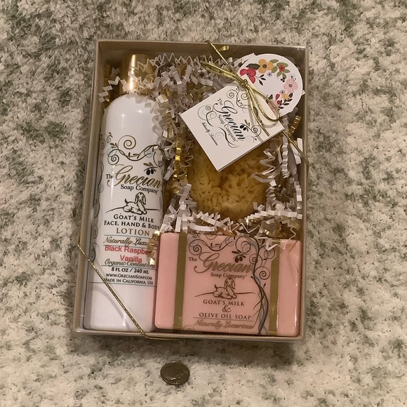 Grecian Soap Co. Scented Black Raspberry Vanilla Bath & Body Gift Set NWT. - Picture 13 of 16